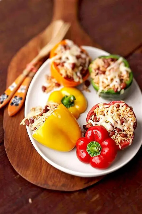 Перец, фаршированный рисом и фасолью