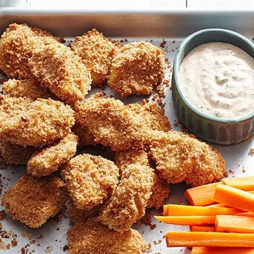 Низкокалорийные хрустящие куриные наггетсы с соусом ранчо из кинзы