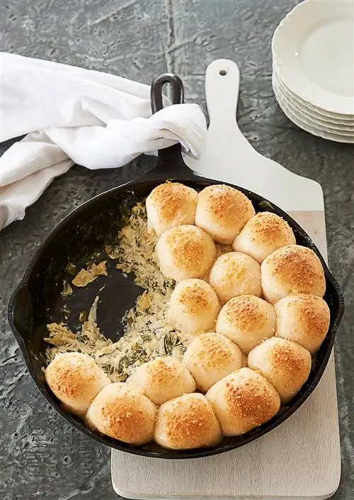 Сырный соус из артишоков на сковороде