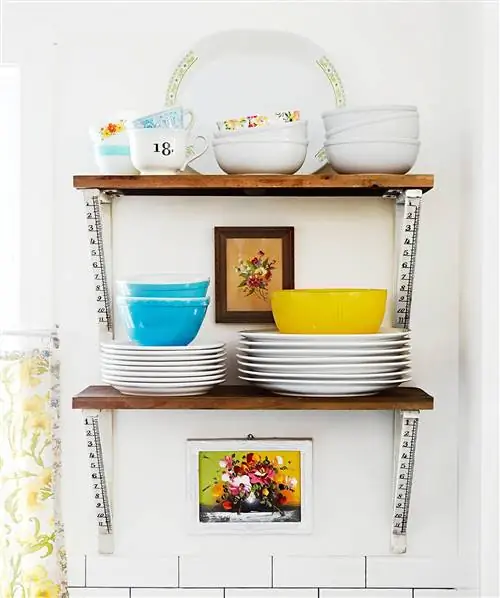 открытые полки в стиле штабелирования