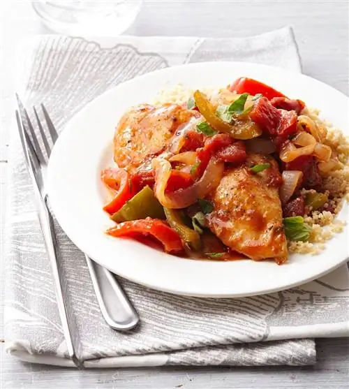 Куриные грудки с соусом из копченого перца