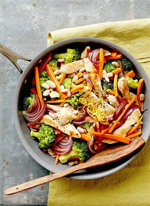 Куриное и овощное соте