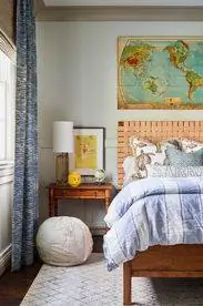 детская спальня с изображением карты мира