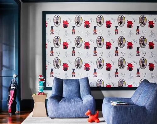 детская игровая комната с изображением лисы и синими стульями