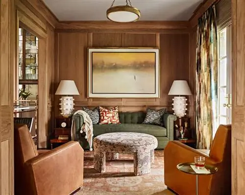 гостиная в теплых тонах в стиле середины века