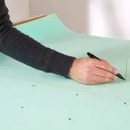 маркировка расположения прошивных отверстий с помощью обивочной иглы