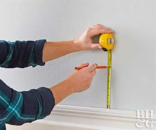 с помощью рулетки определить высоту молдинга