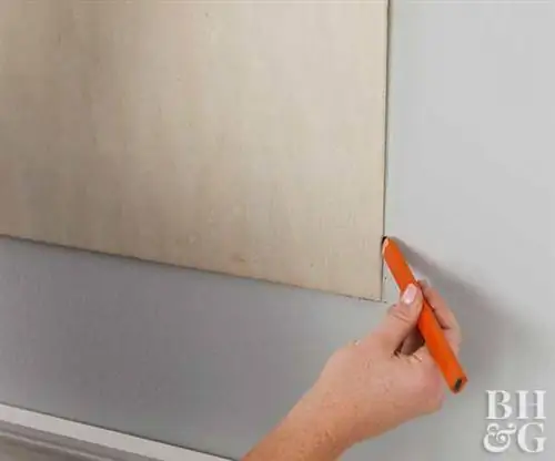 разметка стены, где вы хотите разместить молдинг