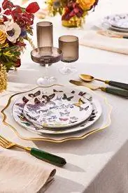 тарелки с бабочками