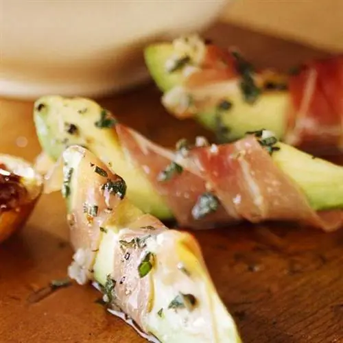 Авокадо с прошутто