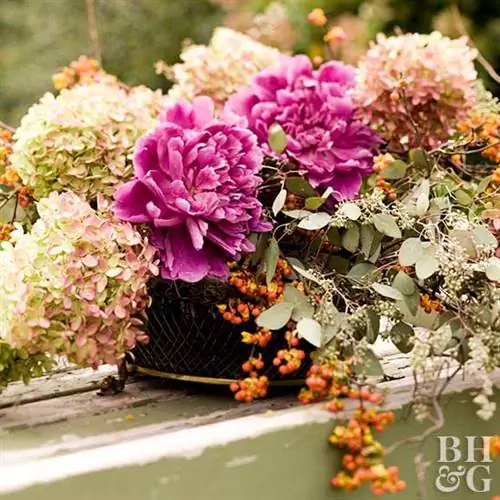 цветочная композиция с пионами