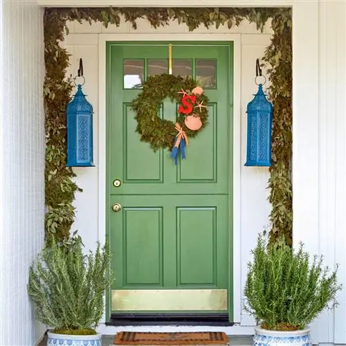 Вечнозеленый декор в прибрежном стиле