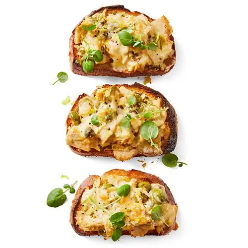 Тунец тает с оливками и лимоном