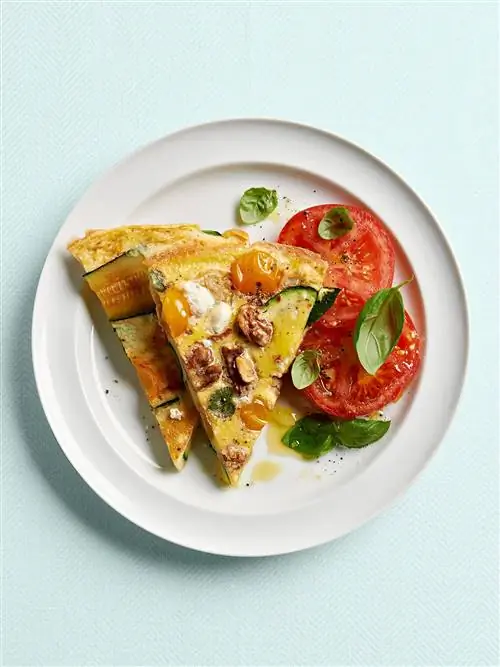 Фриттата с цукини и помидорами