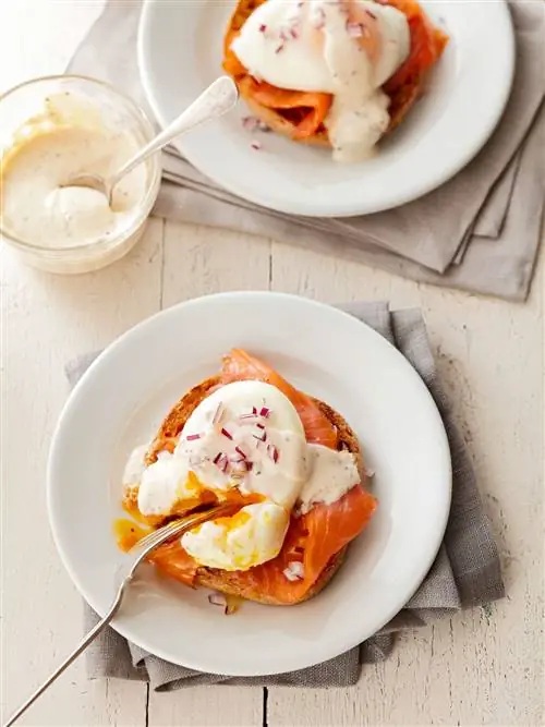 Копченые лососевые яйца Бенедикт