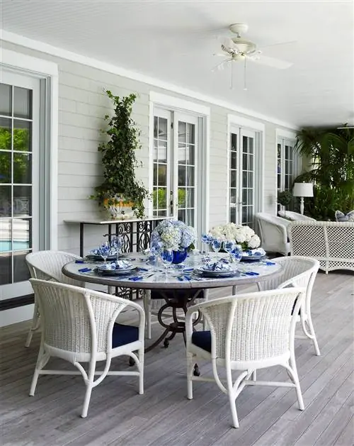 уличный стол и стулья