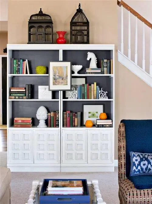 синяя книжная полка