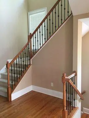 датированная лестница перед фото