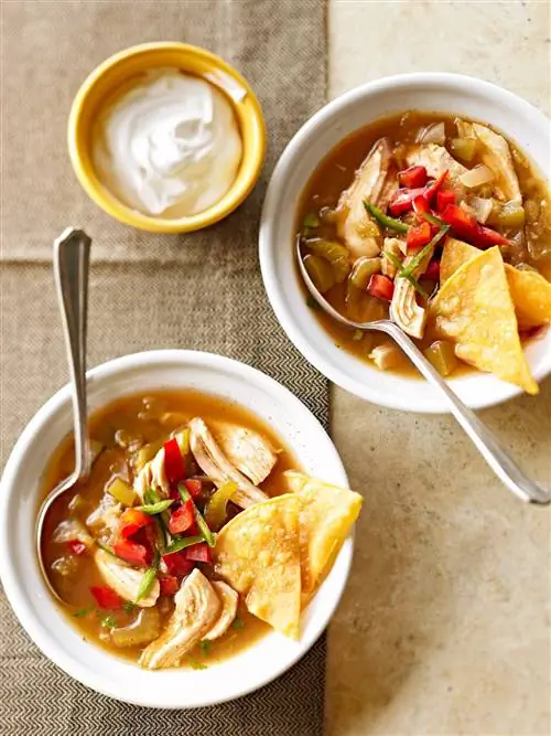 Куриный суп томатилло