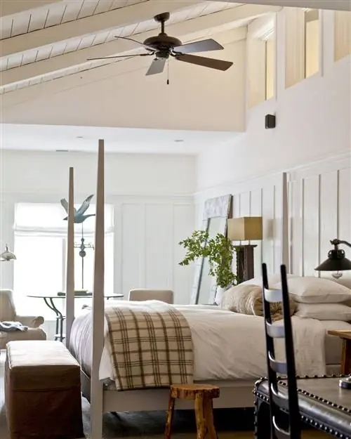 уютная спальня с узорами