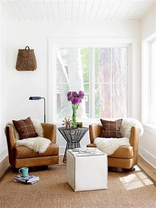 крыльцо два кожаных кресла цветы