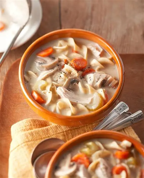 Сливочный куриный суп с лапшой