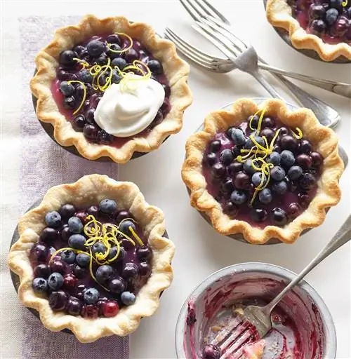 Мини пироги с черникой