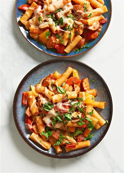 Зити с итальянской куриной колбасой и сладким перцем