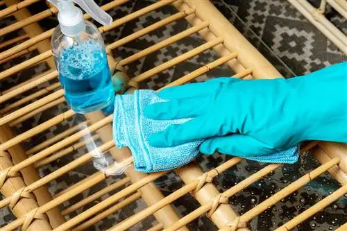 чистка уличной стеклянной мебели