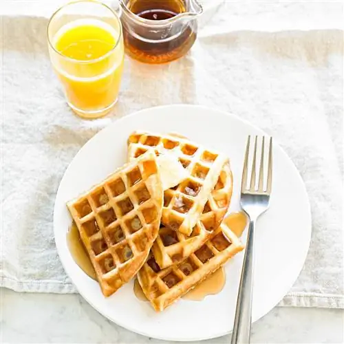 вафли на тарелке