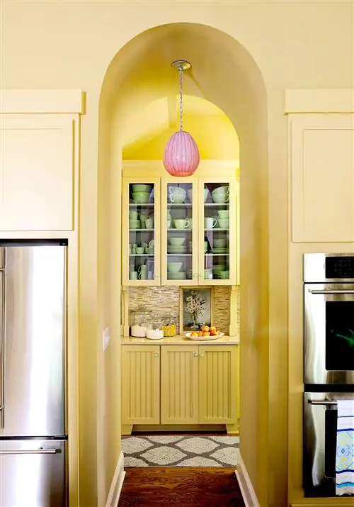 Арка с подвесным светильником