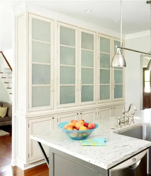 кухня со стенками шкафа