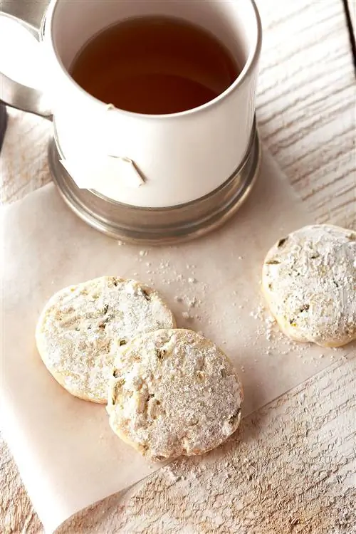 Ломтики лимона и розмарина Мейера