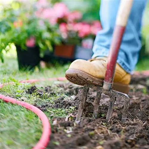 копать траншею рыхлить удалять почву садовый инструмент
