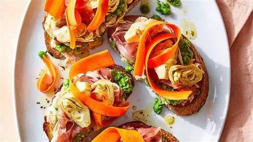 Тосты с горохом и артишоками