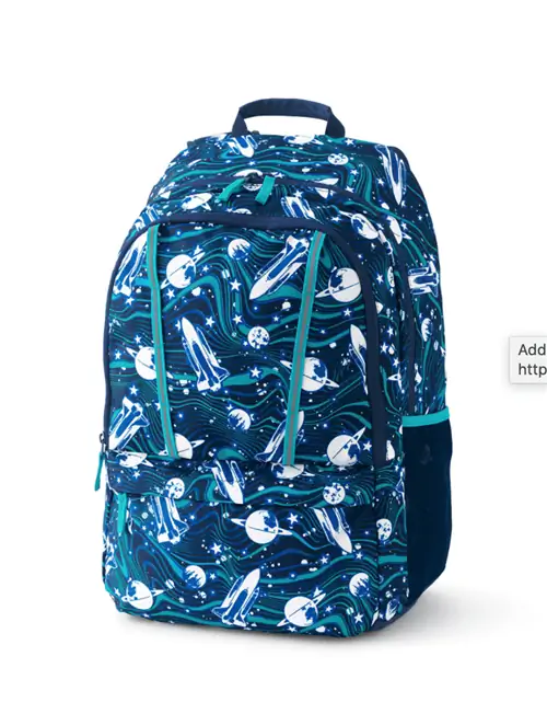 стена с зеркалом и плавающей полкой