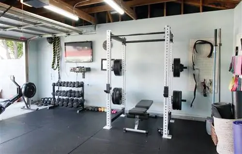 Внутренний вид домашнего спортзала из Эпизода 2 Владение им в Лонг-Бич, Калифорния