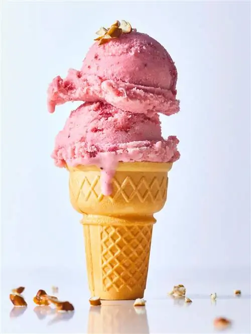 Замороженный йогурт с жареной клубникой