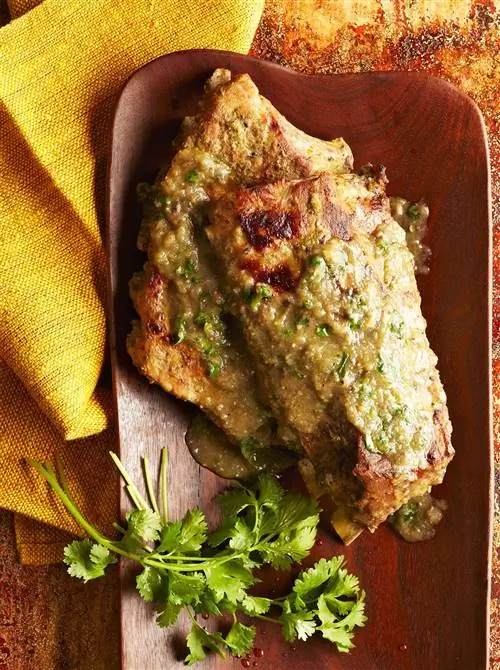 Свиные ребрышки в моле-верде