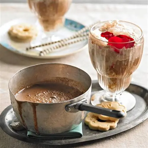 Десерт из горячего шоколада Stout Float с кастрюлей