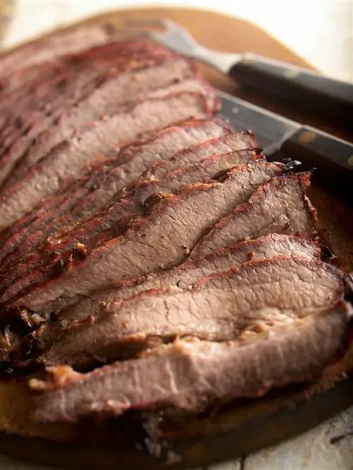 нарезанная говяжья грудинка