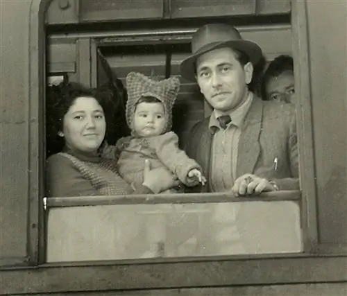 старое фото семейный поезд черно-белое