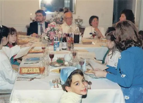 старое фото семейный пасхальный стол