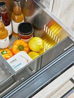 выдвижной ящик холодильника продукты и напитки