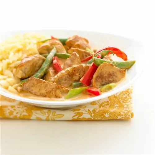 Тайское карри со свининой и овощами