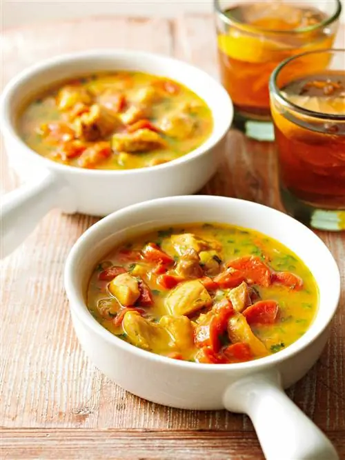 Куриное рагу с кокосом и карри