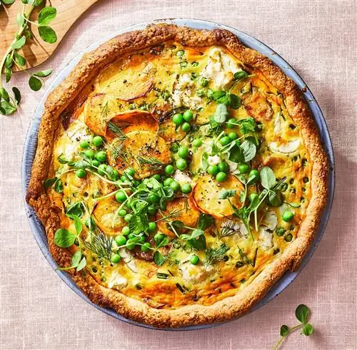 Киш с горохом и картофелем и медово-пшеничной корочкой