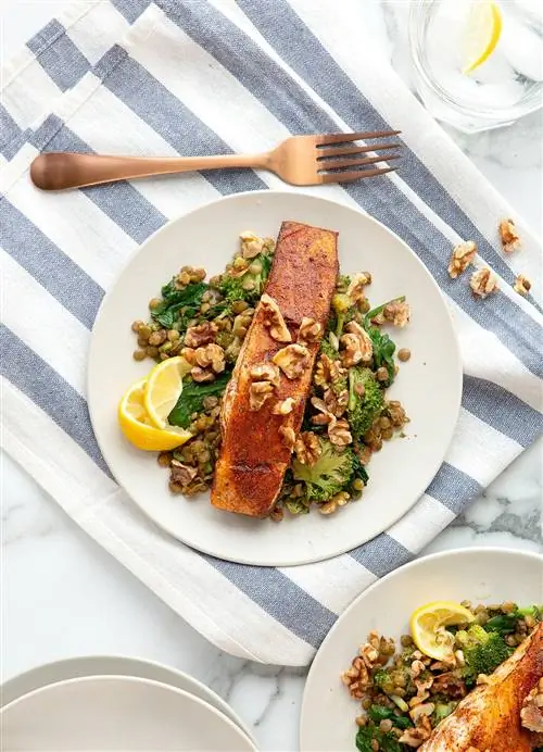 Лосось с корицей и чечевицей