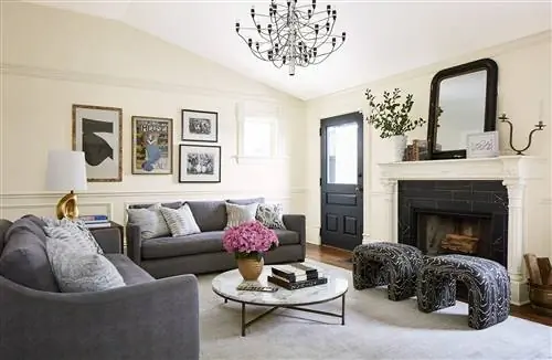 современный кремово-черный семейный номер в смешанных стилях