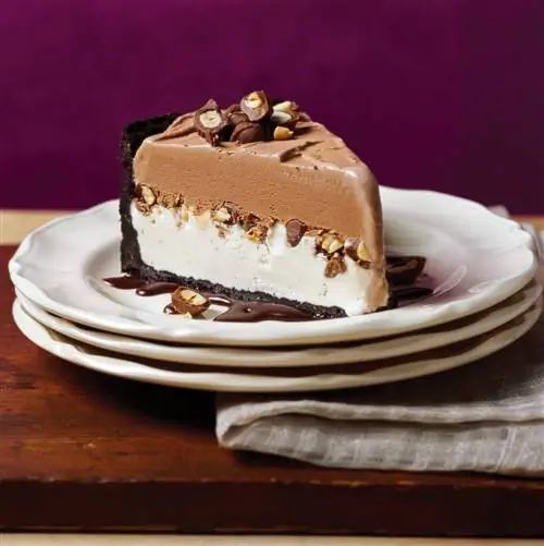 Шоколадно-арахисовый торт с мороженым